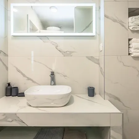 Delux Selina * Baška Voda