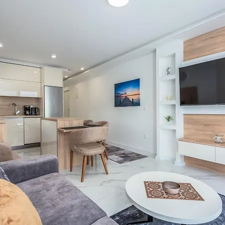 Delux Selina * Baška Voda