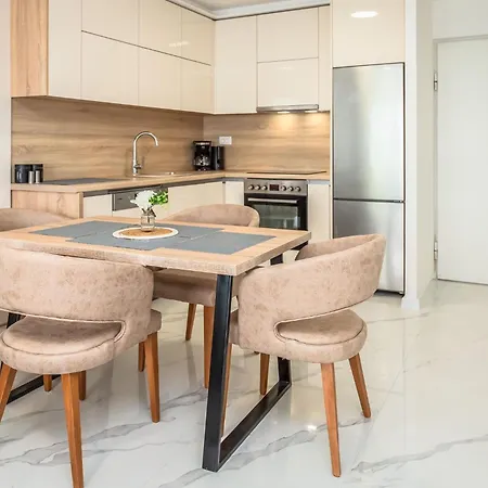 Delux Selina * Baška Voda